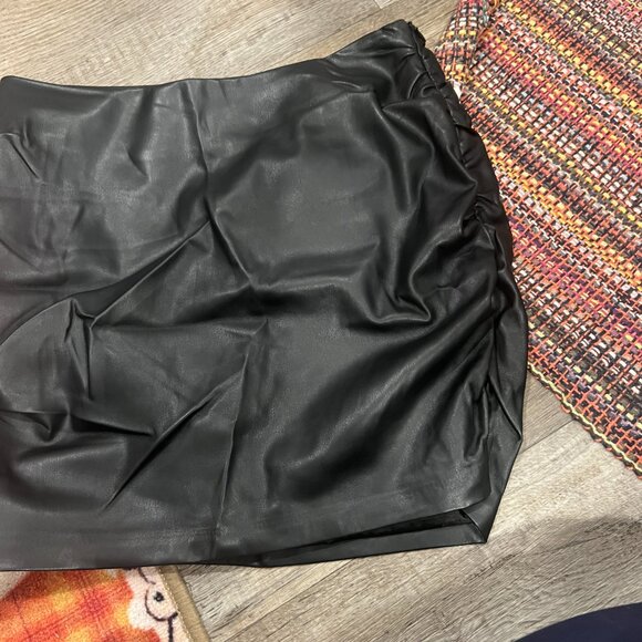 Tart large black mini skirt - Picture 3 of 7